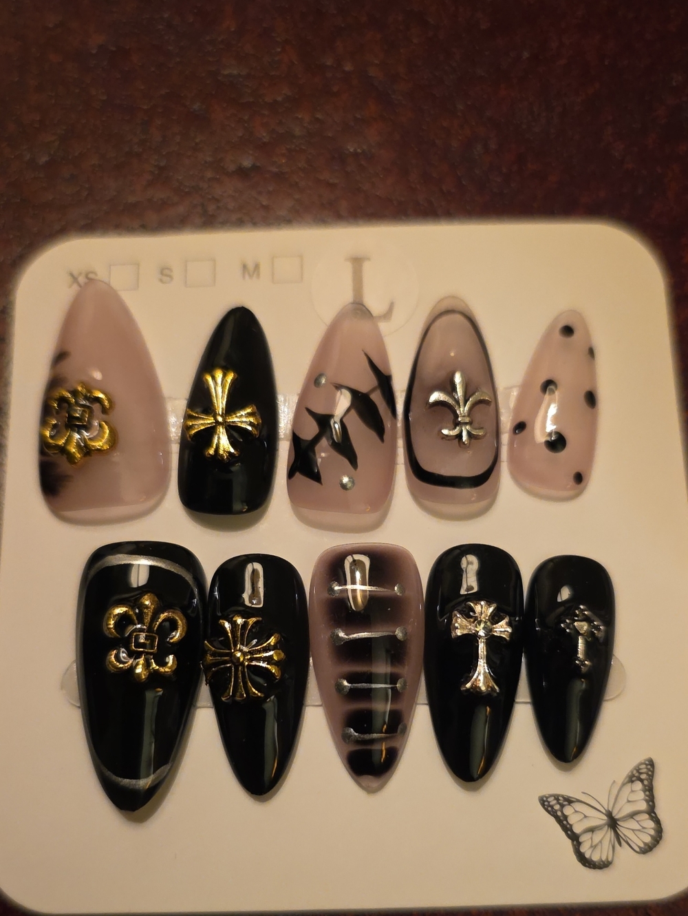 False Nail Set – Black & Nude Accent Press-On Nails with Gold Charms Size Largre